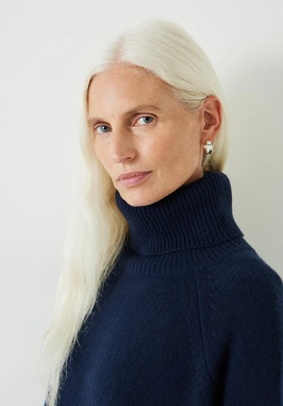 Ida Chunky Cashmere Roll Neck Jumper 6 Ida Chunky Cashmere Roll Neck Jumper - Image 4